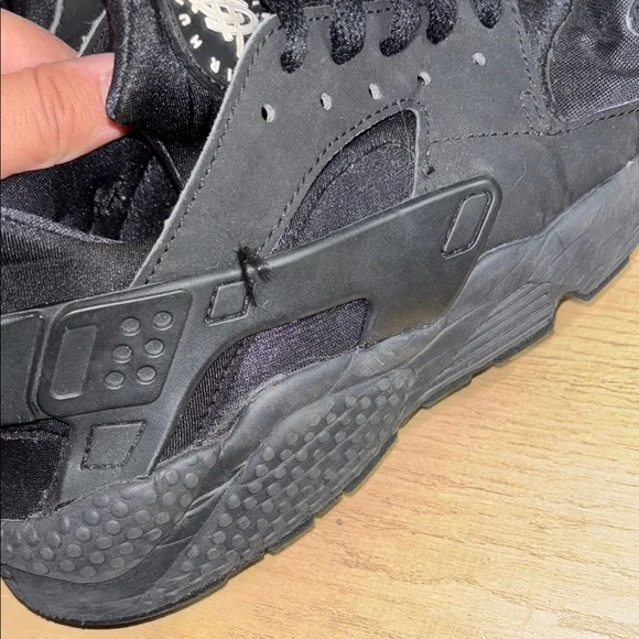 Nike Air Huarache “Triple Black” – Women’s Size 8 - Picture 8 of 9